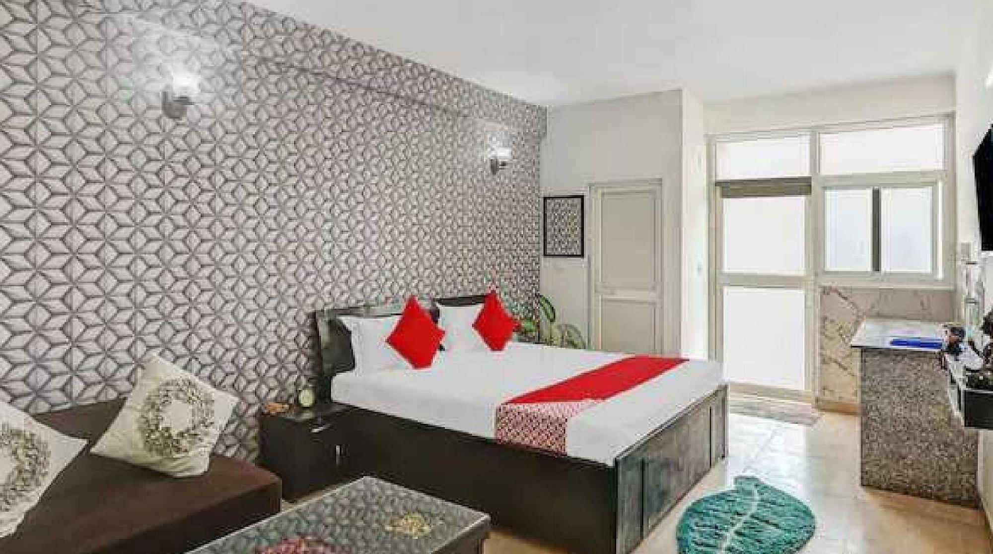 Hotel O Krishna Orchid Near Noida Sector 81 Metro Station Екстер'єр фото