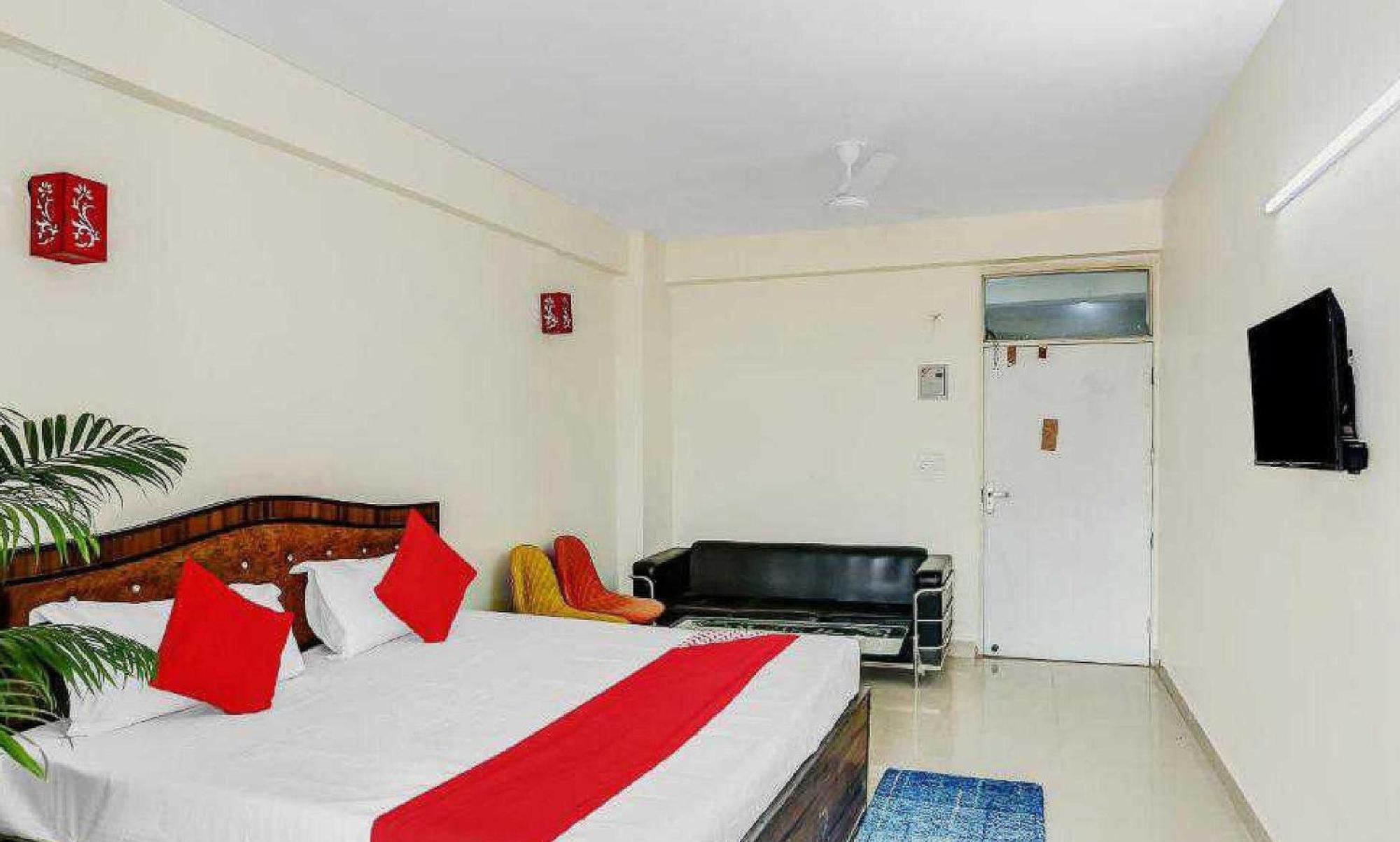 Hotel O Krishna Orchid Near Noida Sector 81 Metro Station Екстер'єр фото