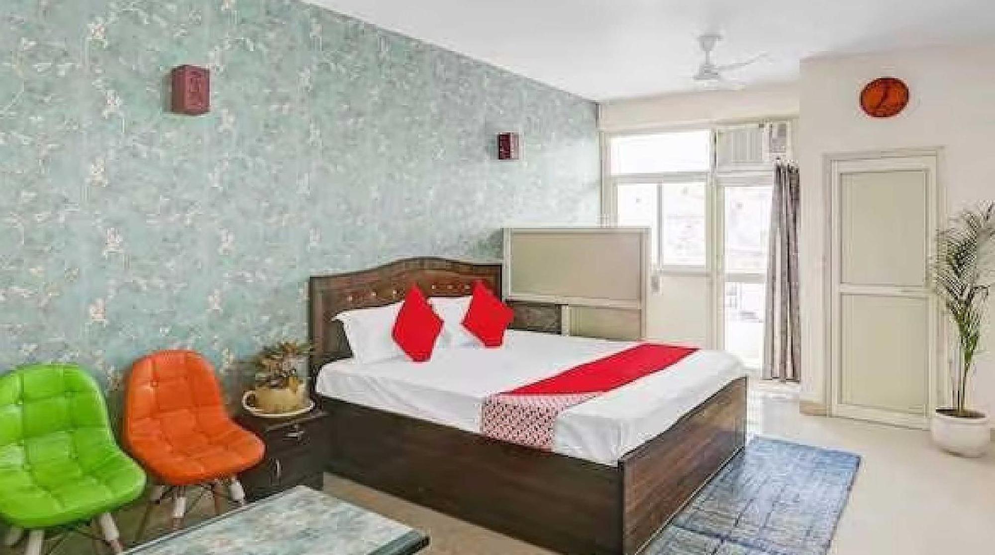 Hotel O Krishna Orchid Near Noida Sector 81 Metro Station Екстер'єр фото