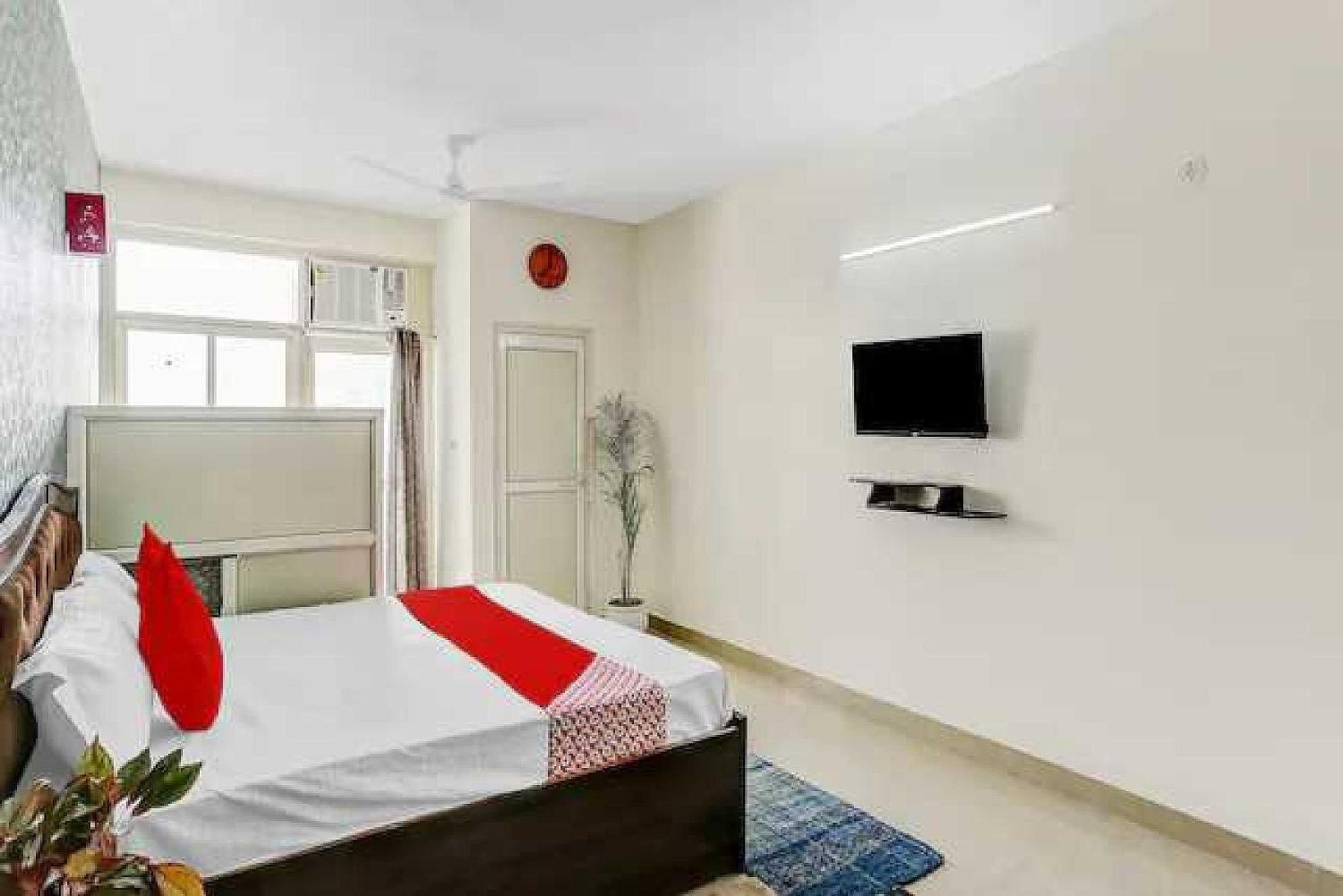 Hotel O Krishna Orchid Near Noida Sector 81 Metro Station Екстер'єр фото