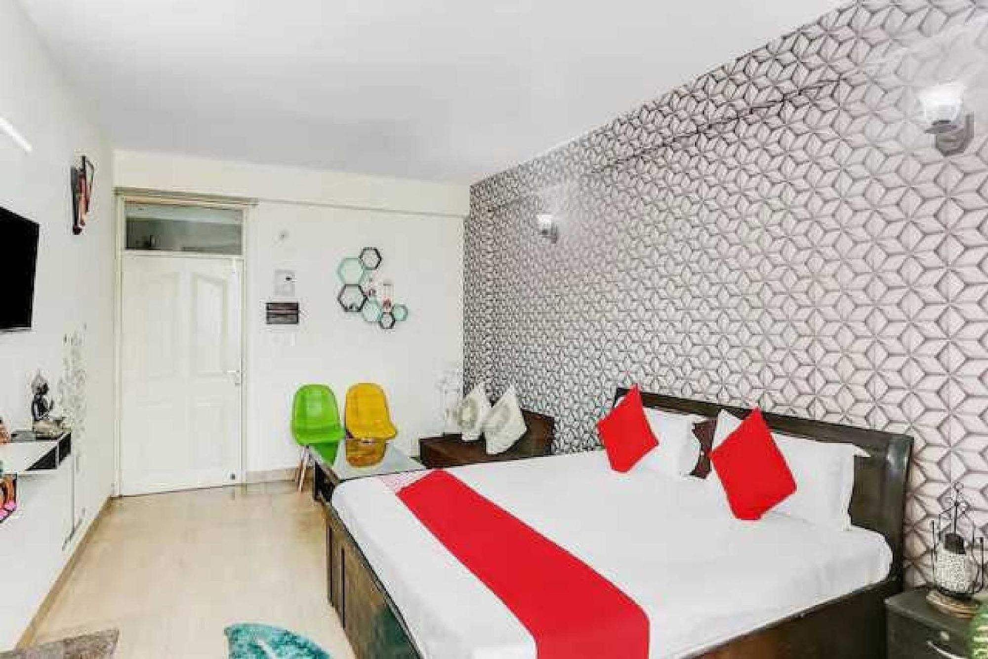 Hotel O Krishna Orchid Near Noida Sector 81 Metro Station Екстер'єр фото